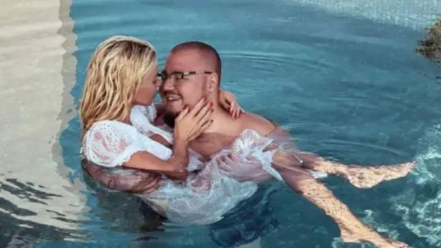 Само 2 дни след като публично съобщи за развода си