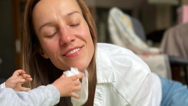 Откакто роди второто си дете – дъщеря си Ема актрисата