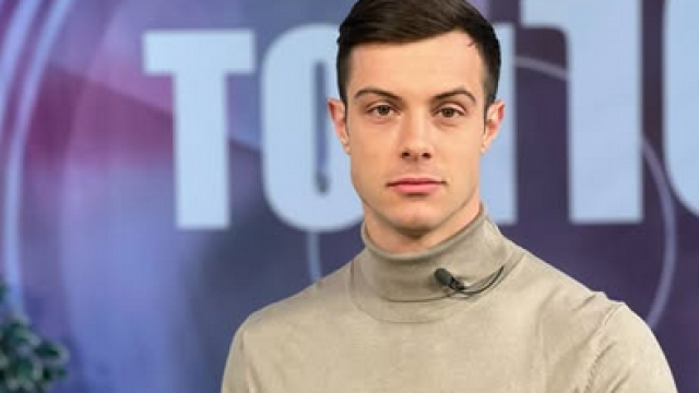 Интересен спортен екип показа Филип Буков в социалната мрежа Актьорът