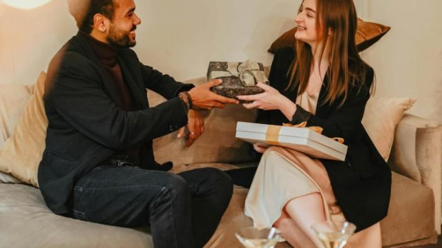 Представителите на силния пол обичат практичните подаръци но ще оценят