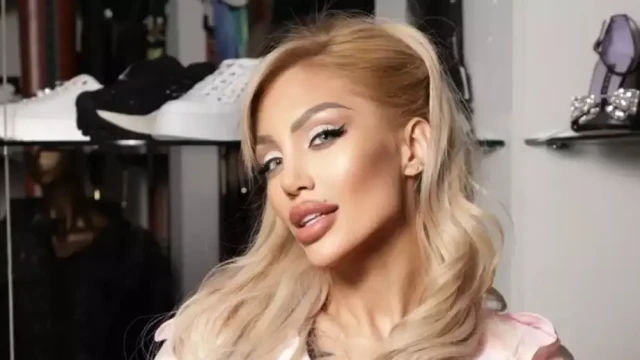 Плеймейтката Джулиана Гани се похвали в социалните мрежи със скъпа