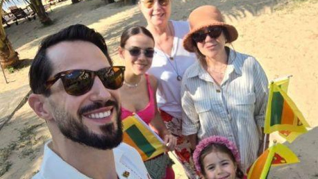 Водещият на Ергенът Наум Шопов покани майка си тъща си