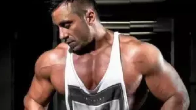 Константин доказа че е в перфектна форма Певецът се снима