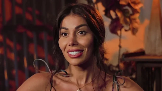 Луксозен живот дизайнерски тоалети мечтани пътувания и бестселър в ръка