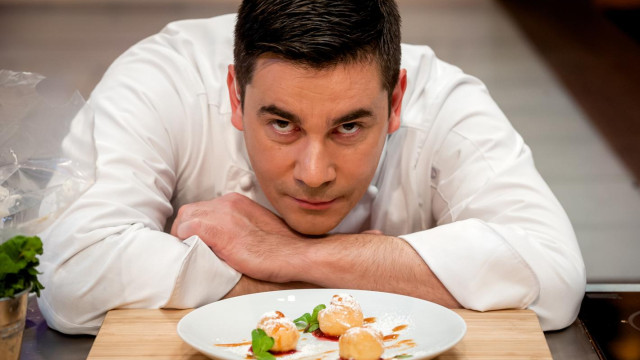 Шеф Виктор Ангелов който ръководи кухнята в шоуто Хелс Китчън
