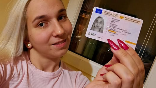 Плевенският трансджендър Даниел Йорданов Емили Тротинетката е изкарал шофьорска