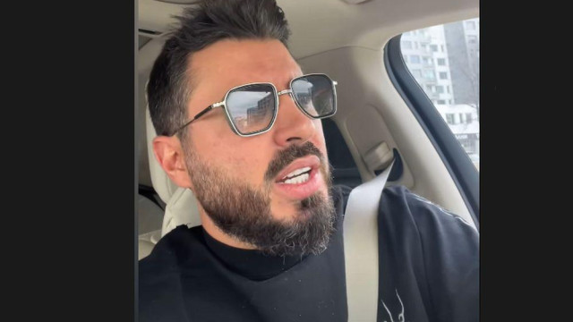 След като я лиши от роза и я прати обратно