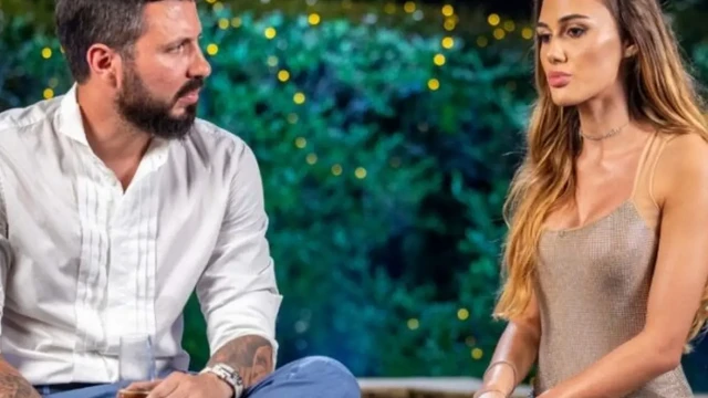 Макар двамата да са представени като вече разделени те са