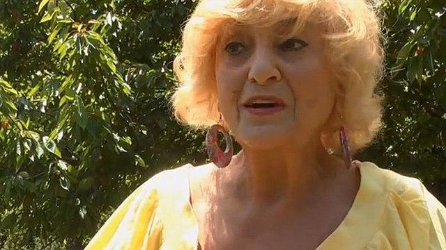 Легендарната комедиантка Латинка Петрова въпреки своите 81 г усърдно и