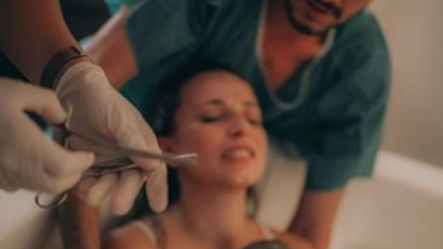 Инфлуенсърката Антоанет Пепе показа как е родила 4 ото си дете