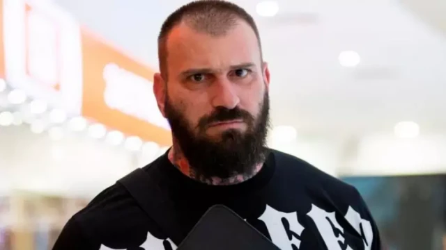 Риалити звездата Емил Каменов е с ново гадже видя репортер