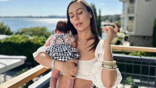 Маги Джанаварова докладва новостите край нея на последователите си в