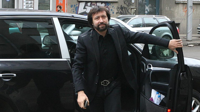 Подсъдимият за данъчни престъпления Николай Банев снима голи жени Той бе