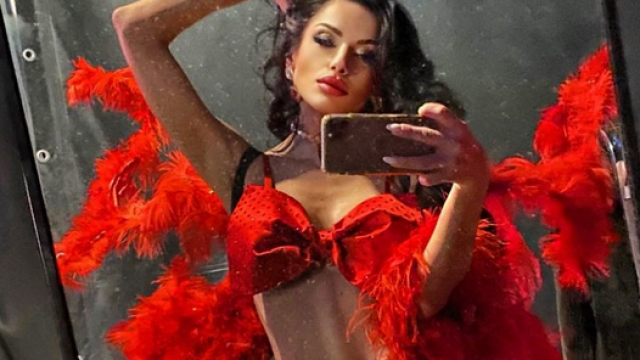 Секси парти по бельо си спретнаха миски Носителки на титлата Мис