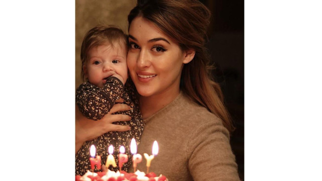 Без свекърва си Джуджи отпразнува своя рожден ден младата майка