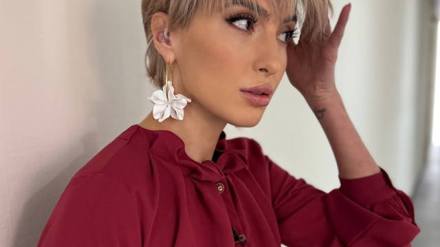 Ромина Андонова сменя палтата с пищни обеци
