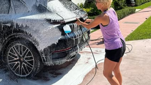 Нана Гладуиш известна като харизматичната водеща на предаването Съдебен спор