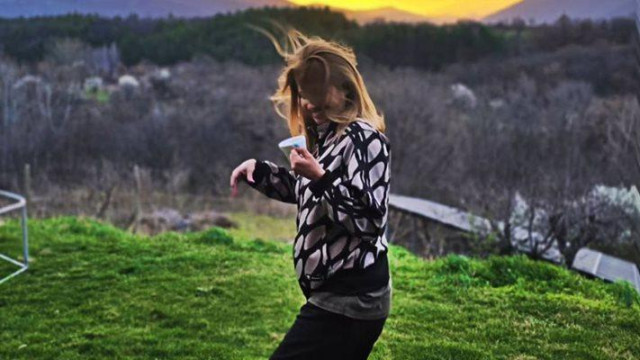 Алекс Раева релаксира в родната Рила след като пообиколи ски