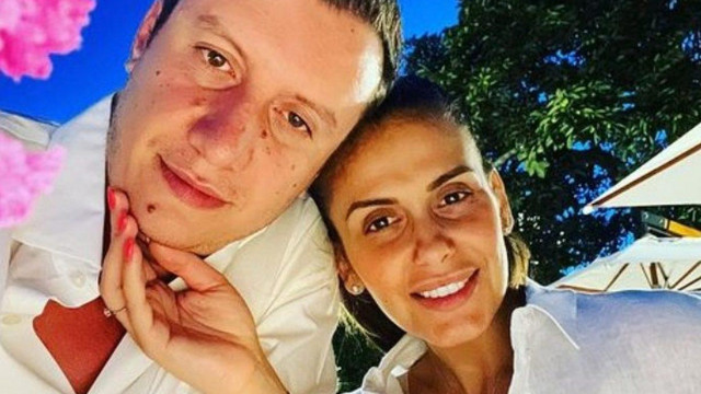 Бившият мъж на Анелия  направи погача на бебето