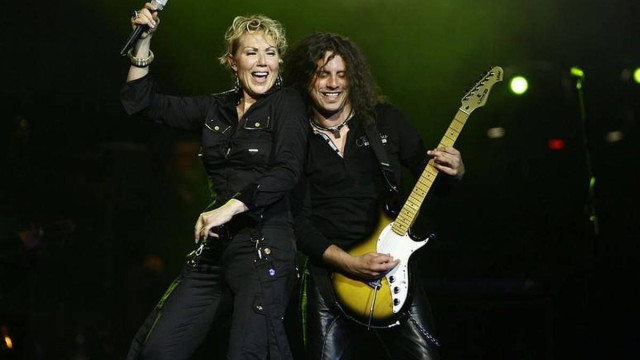 Любимият китарист на Лепа Брена Ненад Бойкович я изоставил и