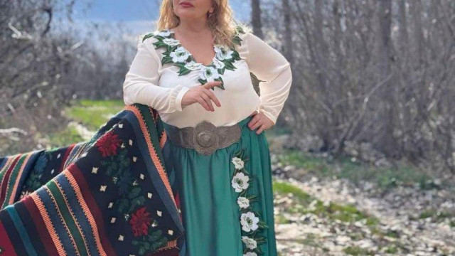 Фолклорната изпълнителка Ана Мария позната като Малката певица на Тодор Живков