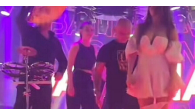 Не Галена а Ария си събу гащите на 8 март в