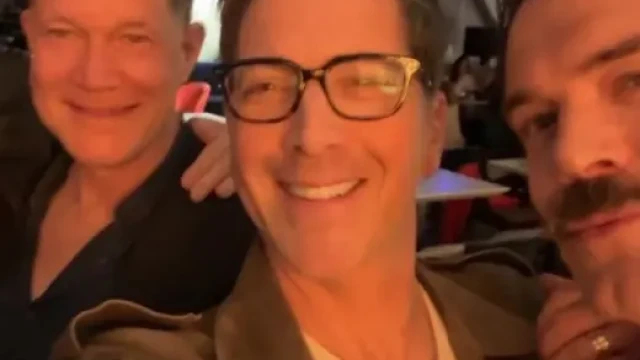 Дилан Уолш от Клъцни срежи Дан Букатински Чарли Уебър успяха