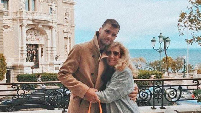 Григор Димитров очаква майка си Мария в Монако тези дни