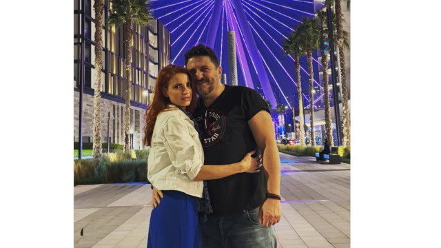 Асен Блатечки видимо се е вталил Новата му визия прави