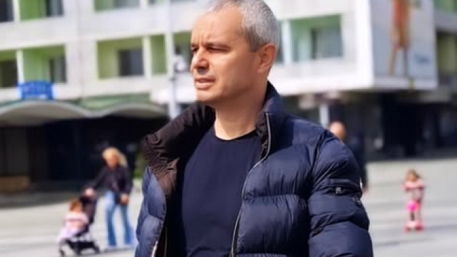 Лидерът на Възраждане Костадин Костадинов отново влезе в центъра на
