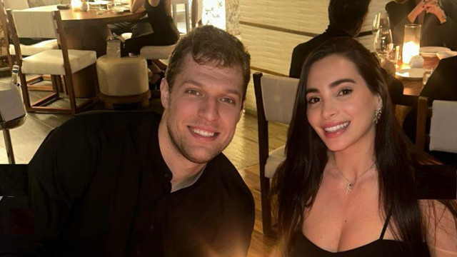 Звездата на българския i европейския баскетбол Александър Везенков и приятелката