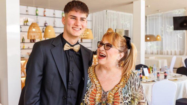 Легендарната ecтрадна изпълнителка Маргарита Хранова се гордее с внук футболист