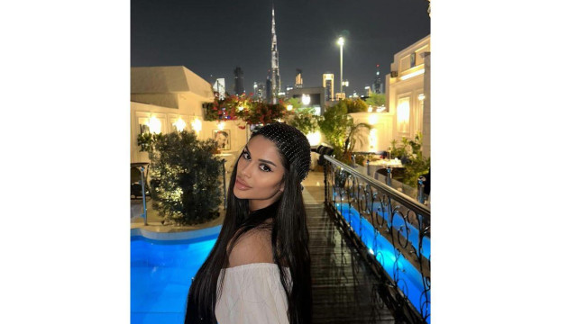 На поредната си скъпа почивка е най одумваната брадърка Беба Силиконовата бомба