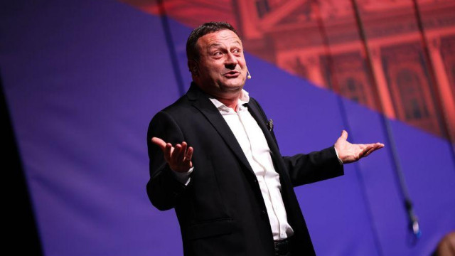 Димитър Paчков ще направи нестандартно предложение за брак Или поне