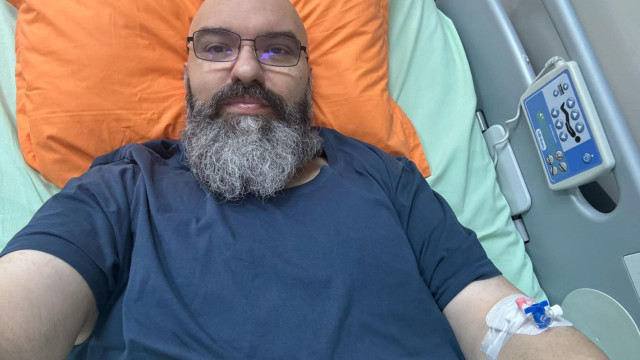 Известният музикант Венци Мицов е паднал от сцената по време