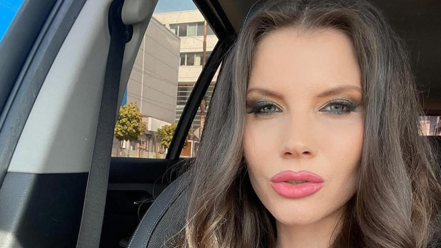 Огромни пожари блокират всяка година попфолк певицата Теодора в дома