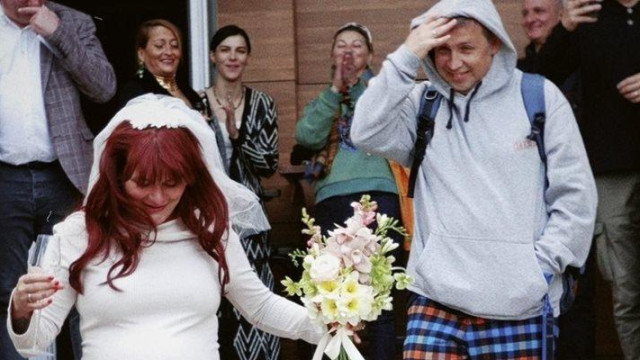 Рут Колева роди син, кръсти го Езра