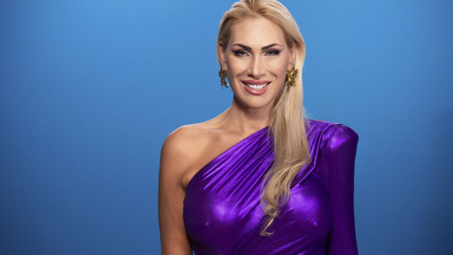 Ивоне Рей си прави кратък шопинг из магазин на гоялма