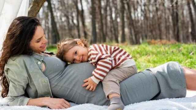 Актрисата Даяна Ханджиева чака не едно а две бебета пише