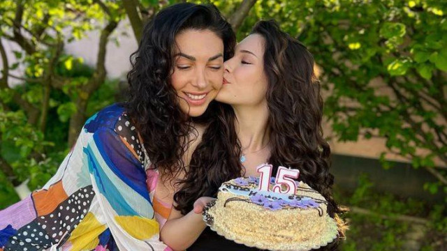Днес празнуваме 15 ия рожден ден на нашето пораснало момиче щастлива