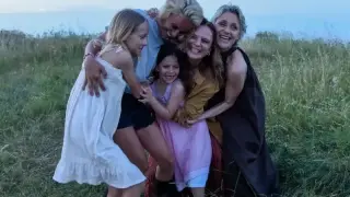 Внучката на Мария Каварджикова е звезда в “Те, вълните”