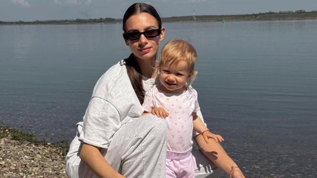 Златното момиче Мадлен Радуканова заведе бебето на река Дунав Олимпийската шампионка