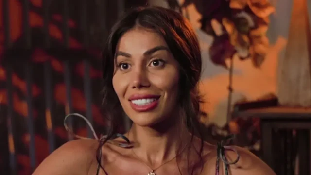 Брюнетката заля предаването с женска енергия валидиране визуализиране наричане граници