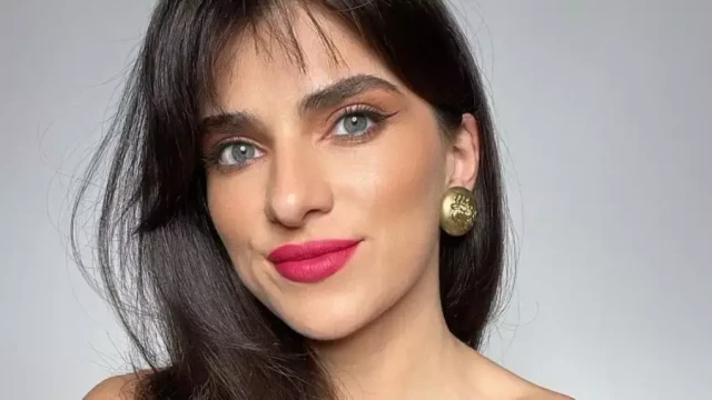 Aндреа Влъчкова по известна с псевдонима Андреа Банда Банда е израснала