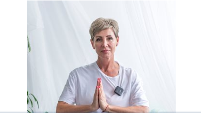 Десислава Стоева или Джина е българска попфолк и фолклорна певица