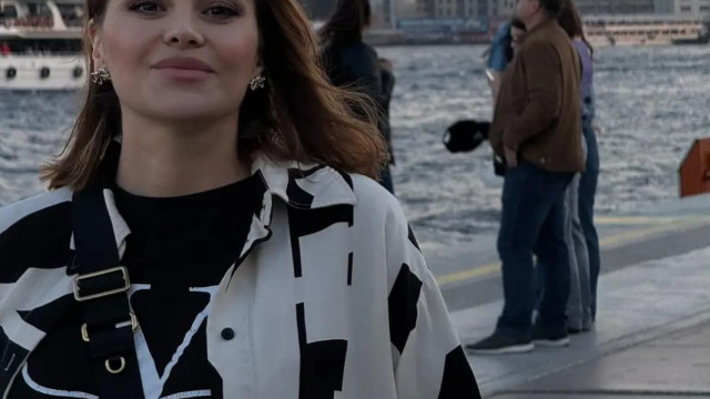 Фолкфурията Деси Слава от няколко дни е в любимия си