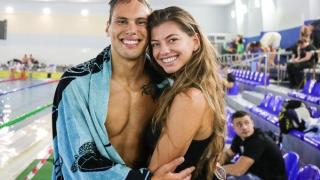 Секси тенисистката, зарязала Антъни Иванов, се дипломира в Америка