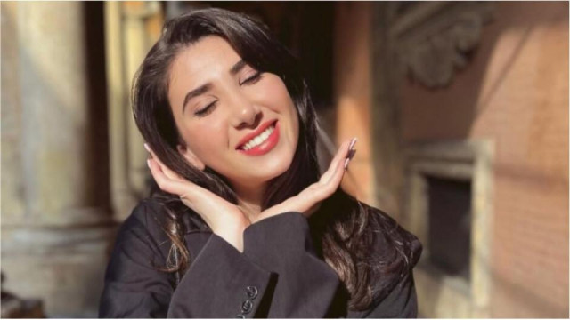 Синтия от Ергенът крие доста интересна биография Брюнетката която напусна