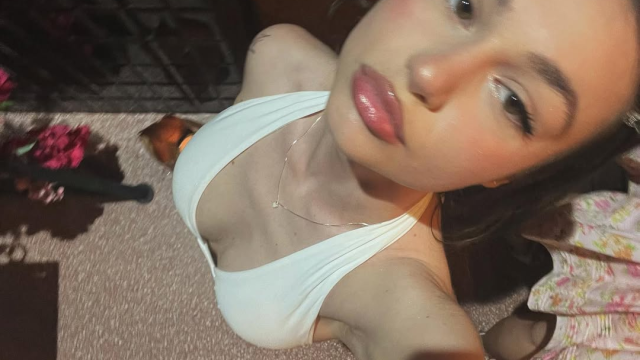 В секси тоалет се показа малката певица Крисия Тодорова Порасналото