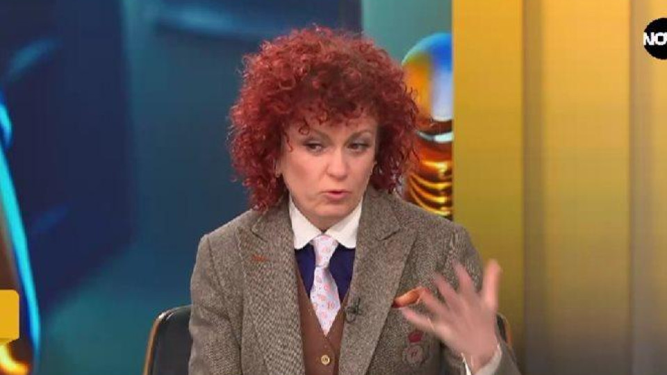 Люси Дяковска пак се усмихва